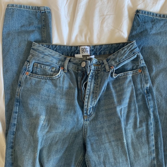 BDG W26 Blue Medium Wash Mom Jeans - Picture 4 of 6